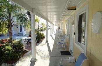 White Sands Beach Resort Холмс-Бич Экстерьер фото